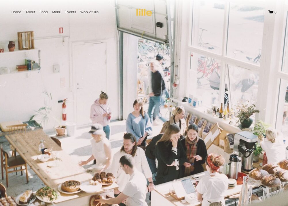 Giao diện website tiệm bánh với lưới sản phẩm